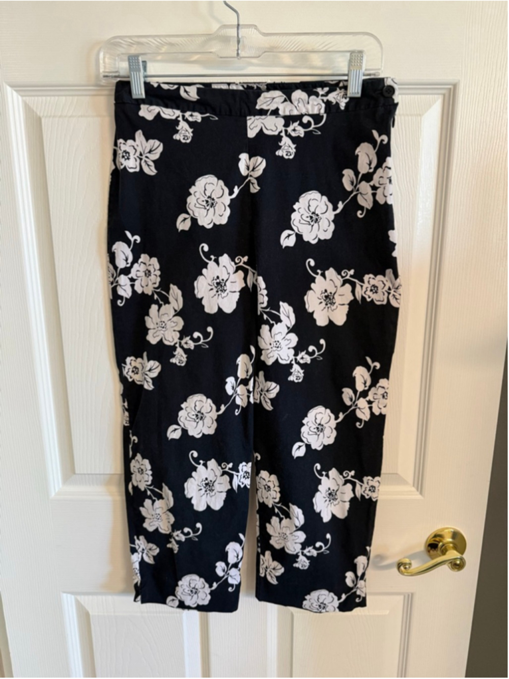 Spago pull on capri pants black white floral size 8
